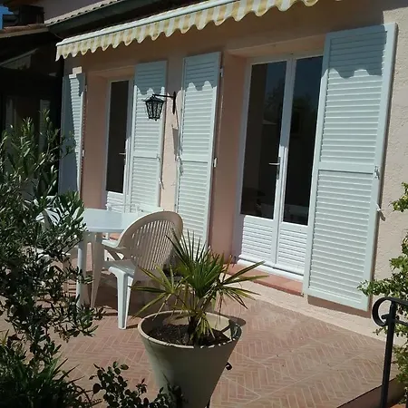 別荘 Le Le Goeland A 5 Km De La Fréjus